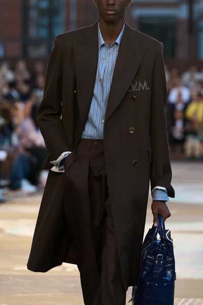 Look 14